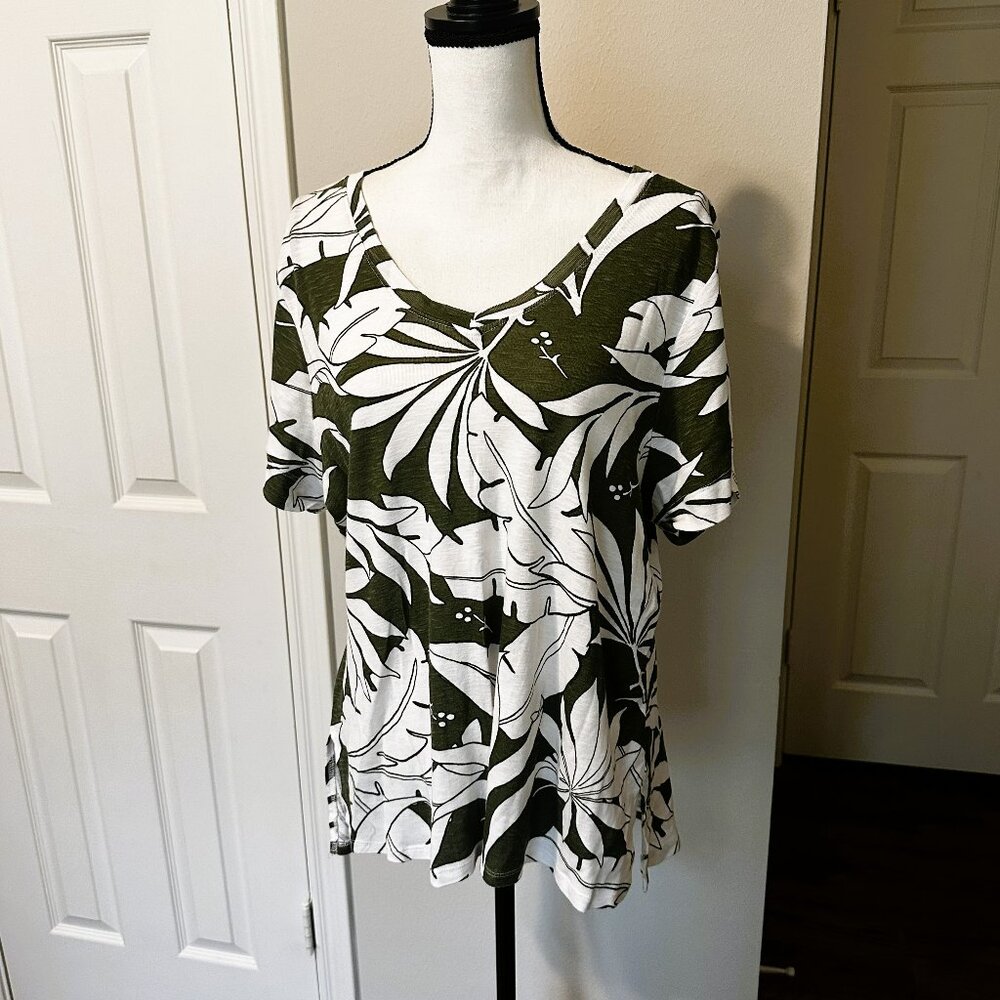 Philosophy beautiful floral top - Size XL